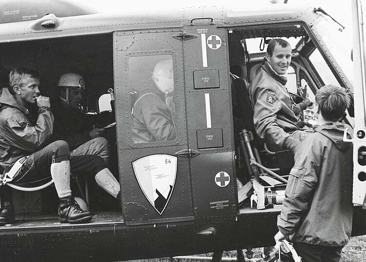 Bergwacht und Piloten der Bundeswehr starten zu einem Navigationsflug in die Allgäuer Berge (Archiv Bergecho / DRK)