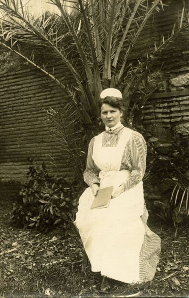 Porträt einer Krankenschwester, 1911 (DRK)