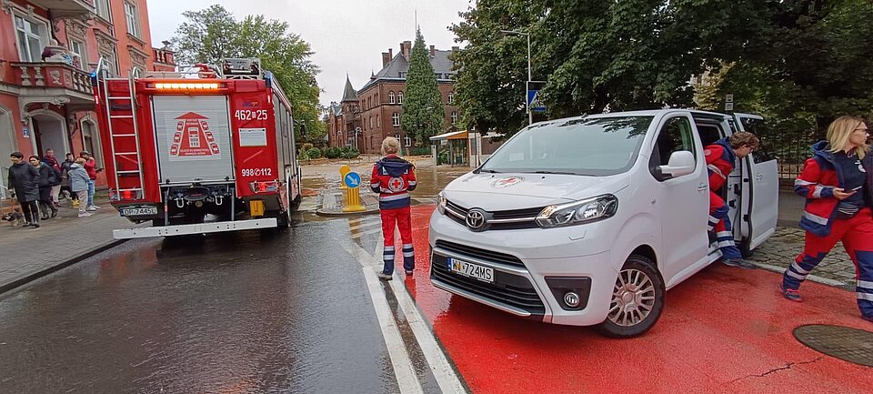 Hilfe beim Hochwasser in Polen