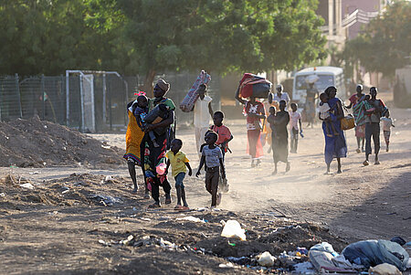 Menschen im Sudan auf der Flucht