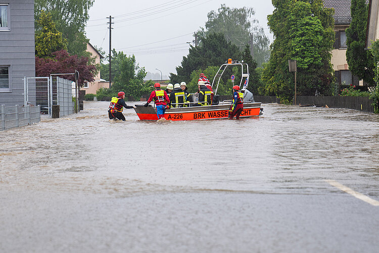 Bayerisches Rotes Kreuz im Einsatz bei Hochwasser 