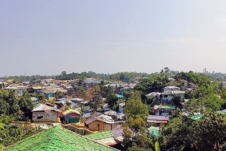 Geflüchteten-Camp Blick über einfache Hütten