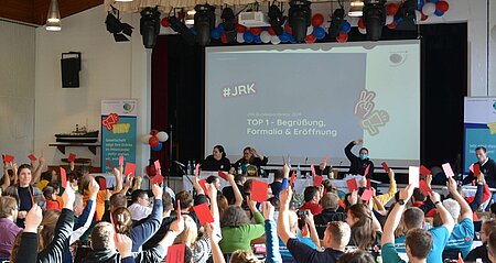 Abstimmungstest bei der Bundeskonferenz des JRK