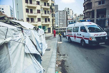 Krankenwagen des Libanesischen Roten Kreuzes im Einsatz