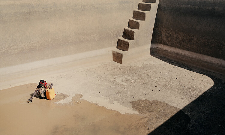 Klimakrise in Afrika: Ausgetrocknete Wasserstelle